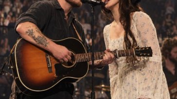 Zach Bryan et Lana Del Rey chantent en duo sur » Lies «